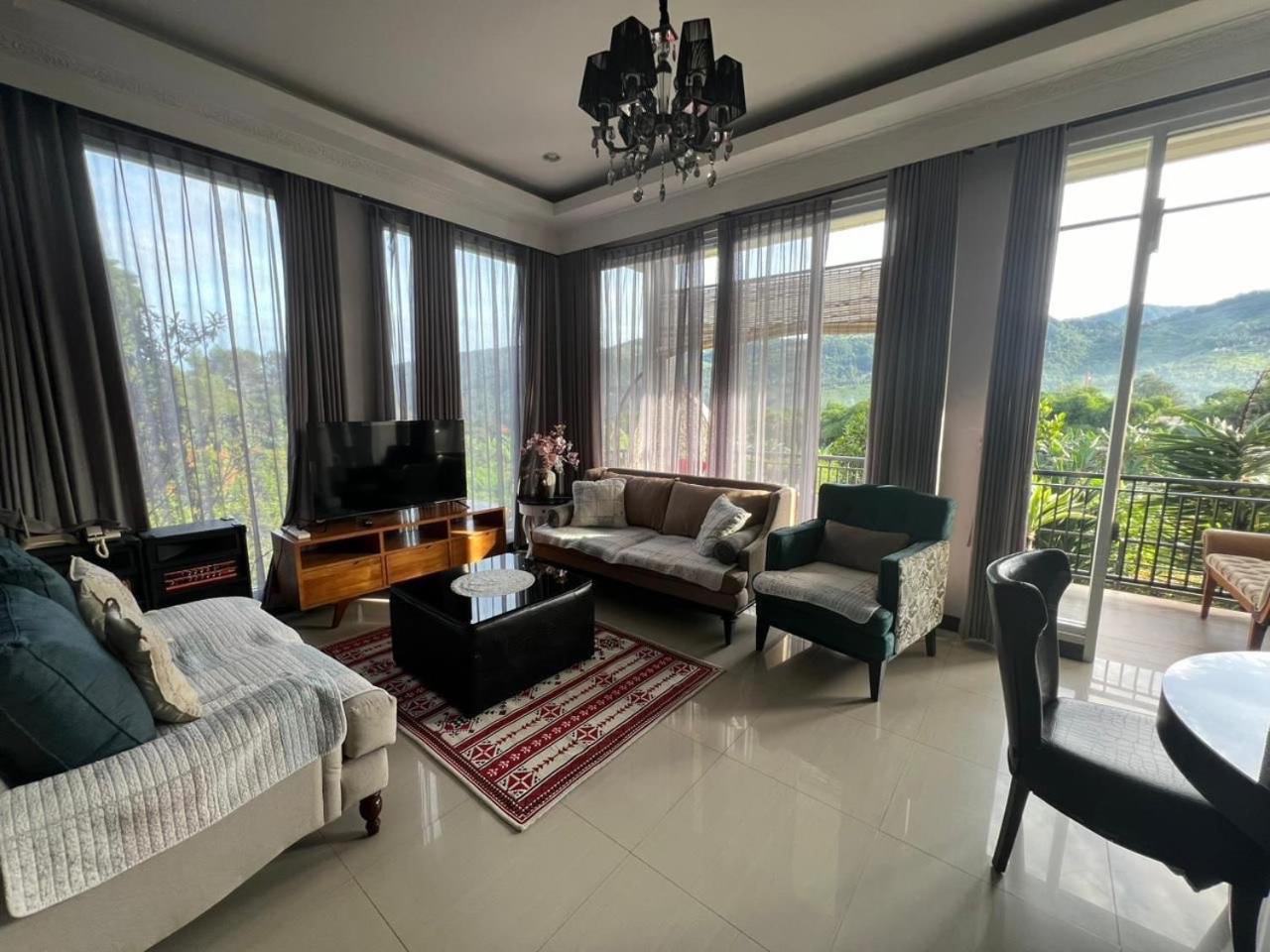 Avilla Puncak Luaran gambar